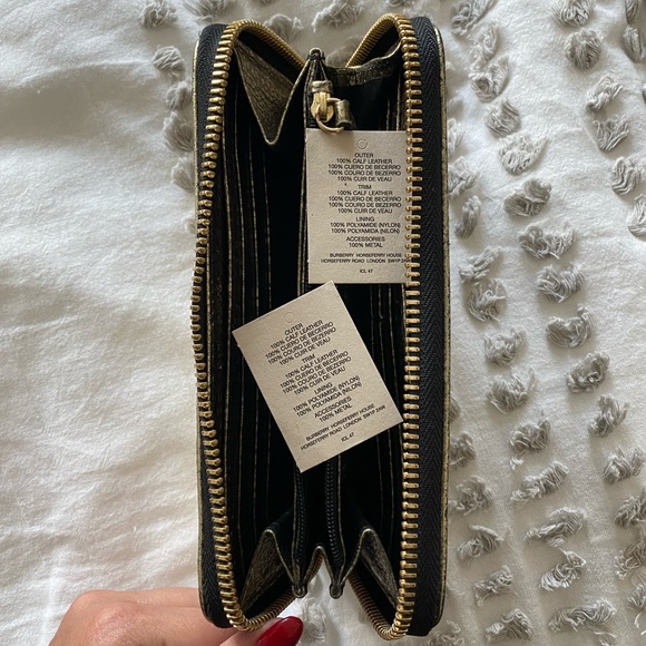 BURBERRY zip wallet - Picture 7 of 7
